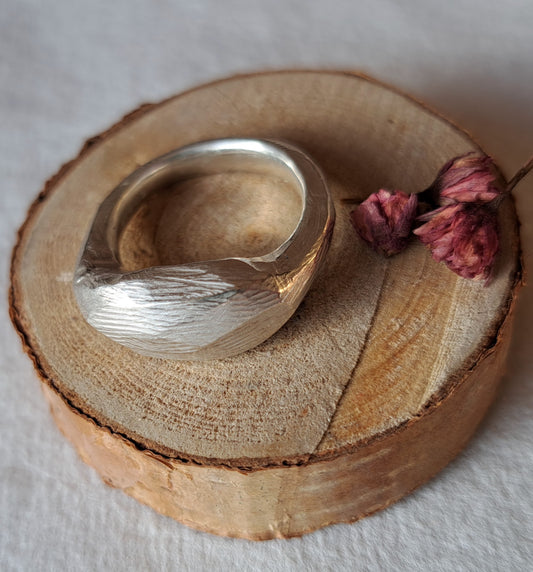 Carole Ramsden Silver - CR152 - Signet style chunky shoreline ring