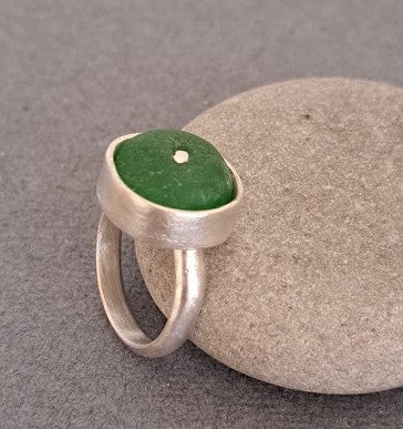 Carole Ramsden Silver - Kelly green sea glass riveted bezel ring