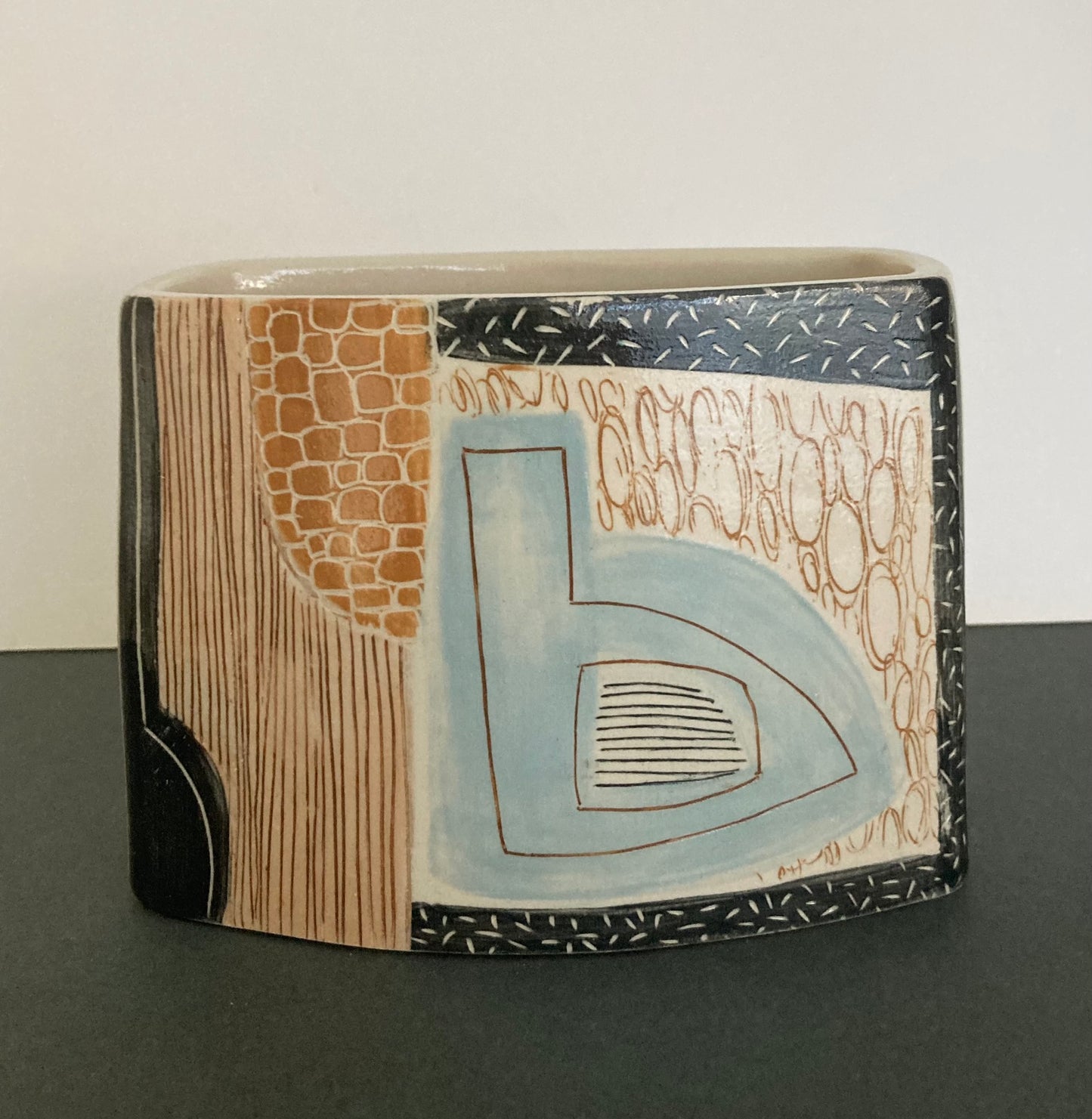 Anna-Marie Magson Vase Sgraffito Design - AM603