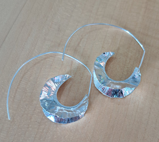 Anthea Peters - Folded leaf earring (silver)