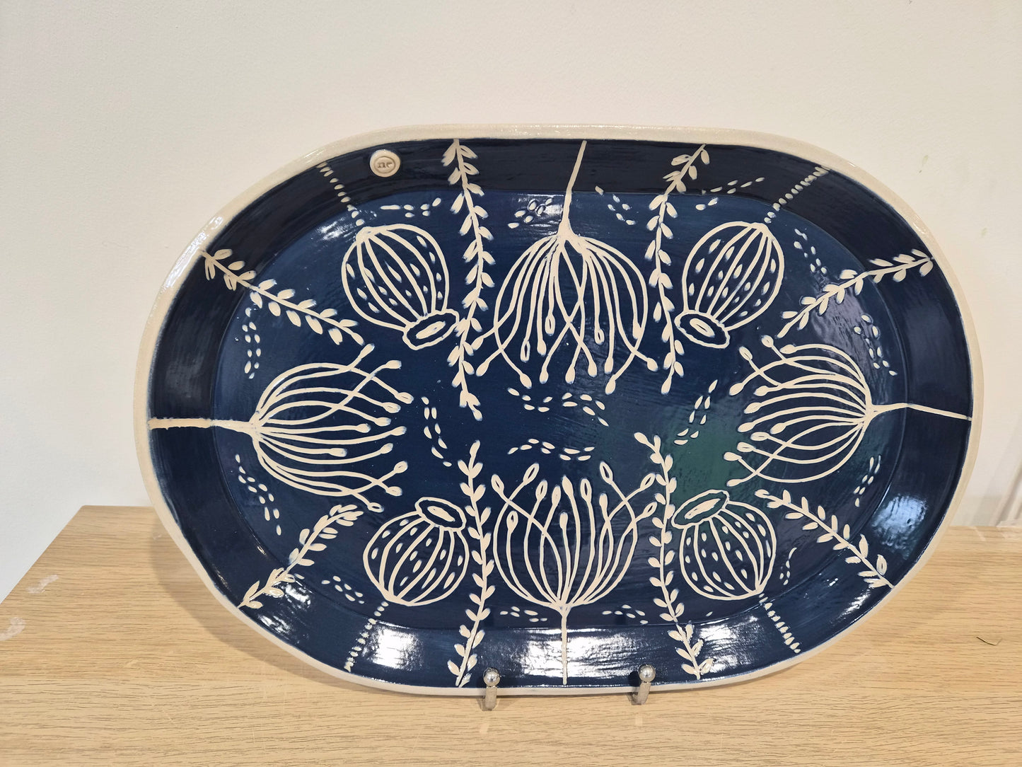 Poppy and Agapanthus oval sgraffito plate
