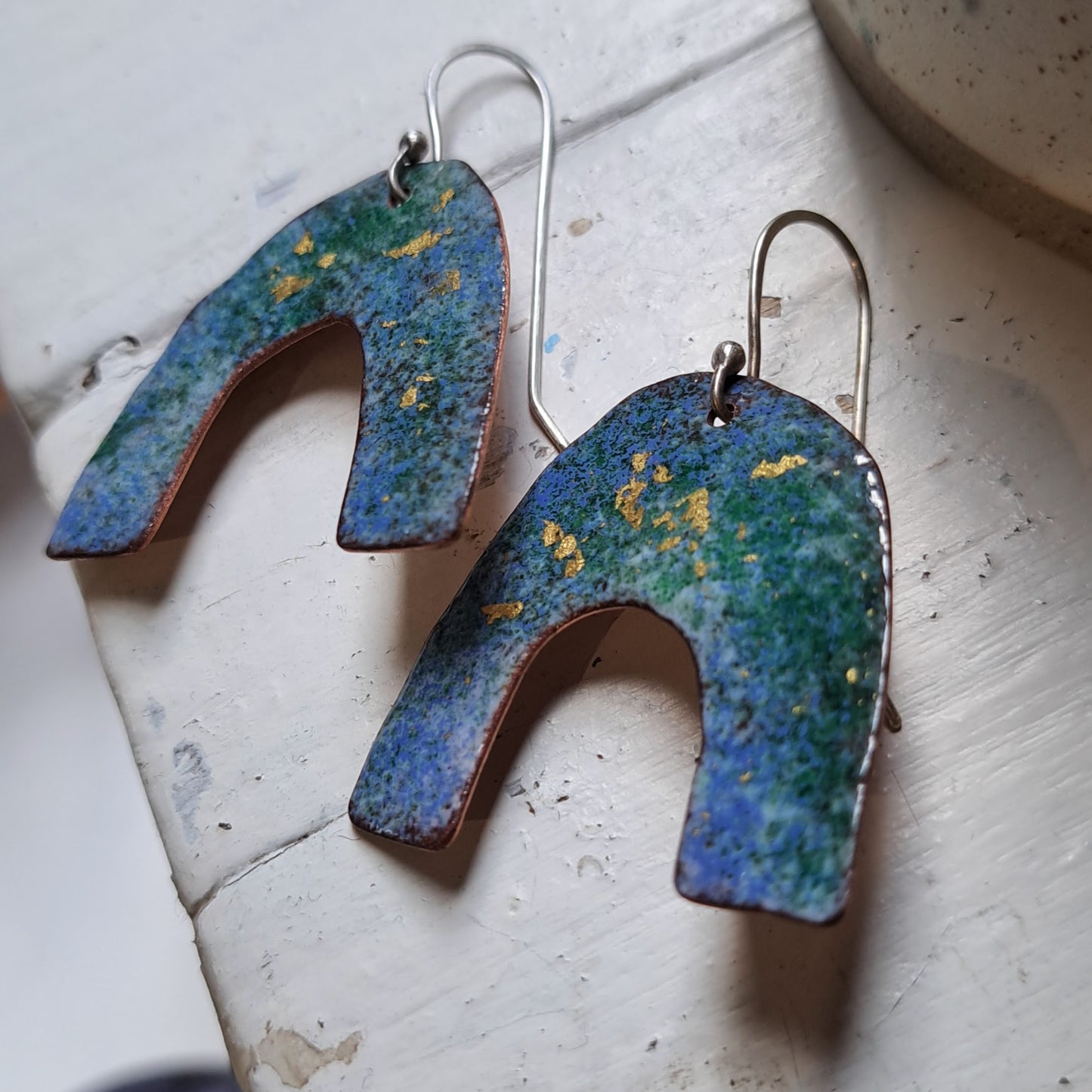Carole Ramsden Silver - CR136 - Enamelled copper arch drop earrings