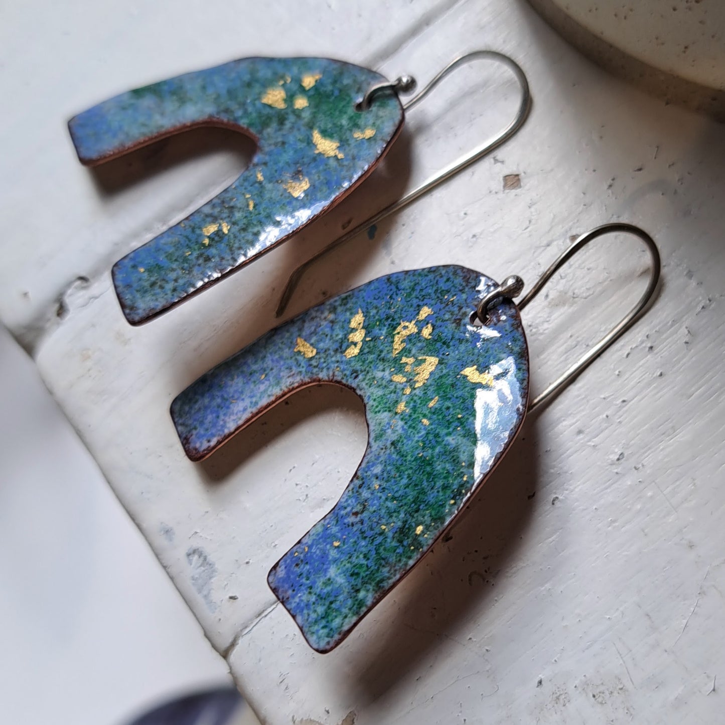 Carole Ramsden Silver - CR136 - Enamelled copper arch drop earrings
