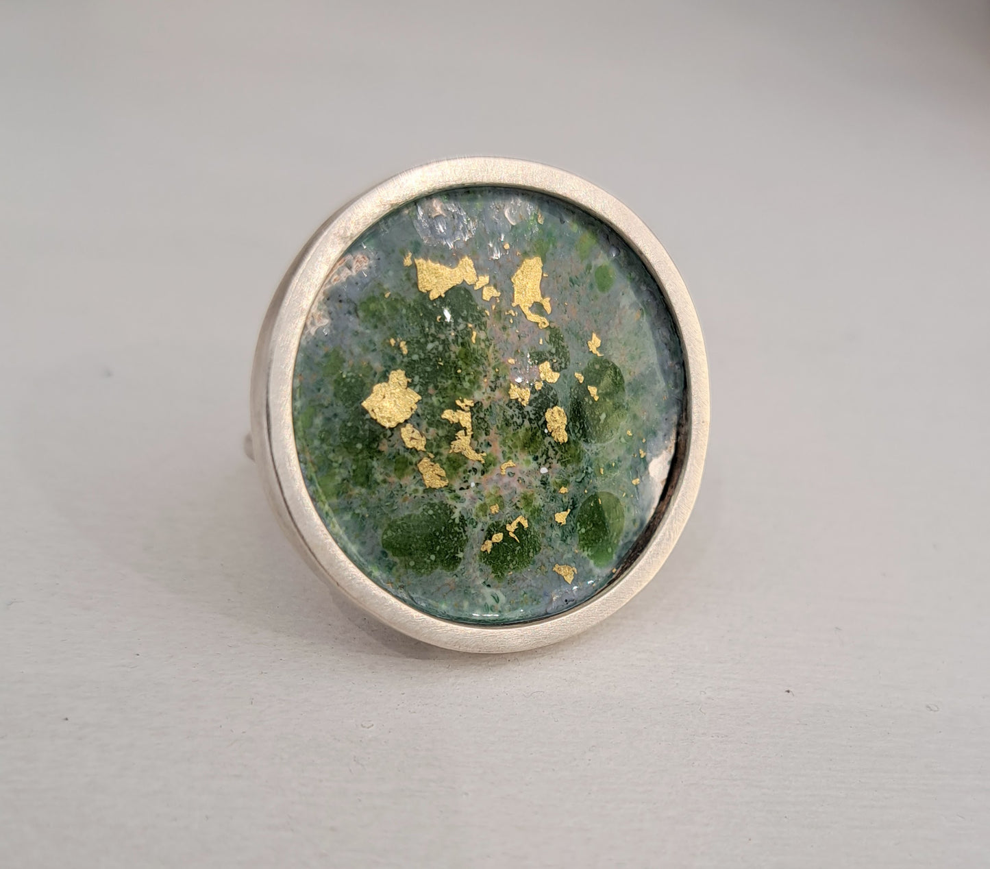 Carole Ramsden Silver - CR166 - Large enamelled silver pool ring with gold leaf