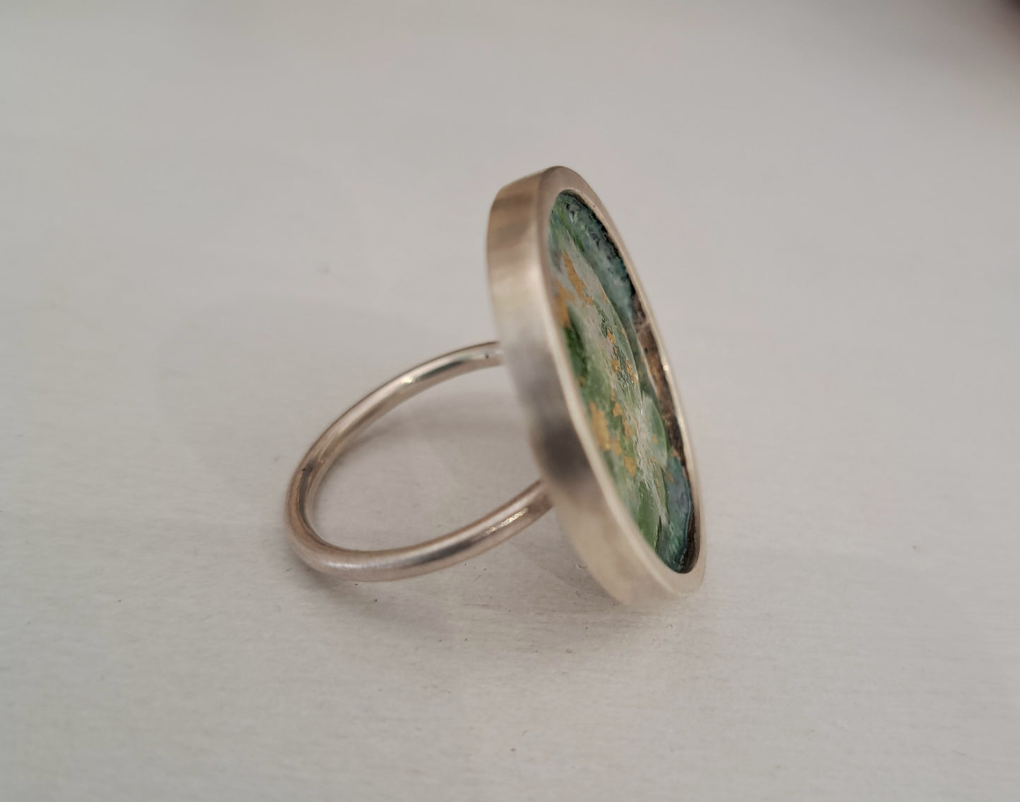 Carole Ramsden Silver - CR166 - Large enamelled silver pool ring with gold leaf