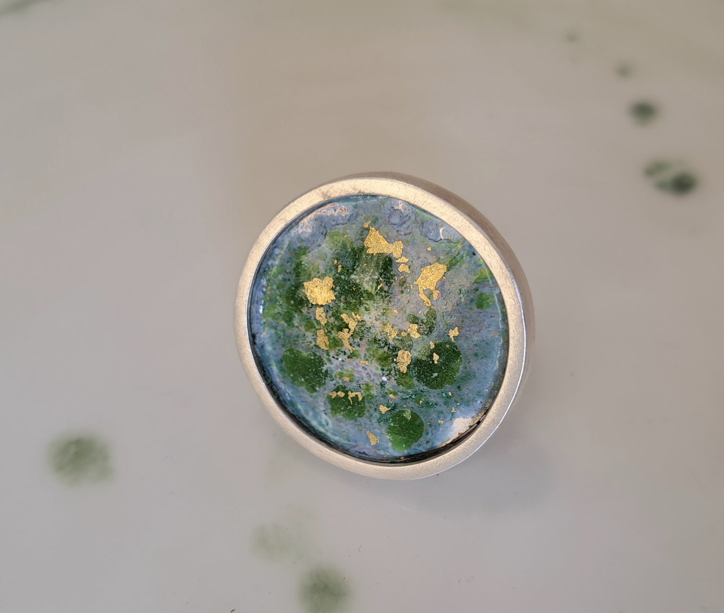 Carole Ramsden Silver - CR166 - Large enamelled silver pool ring with gold leaf