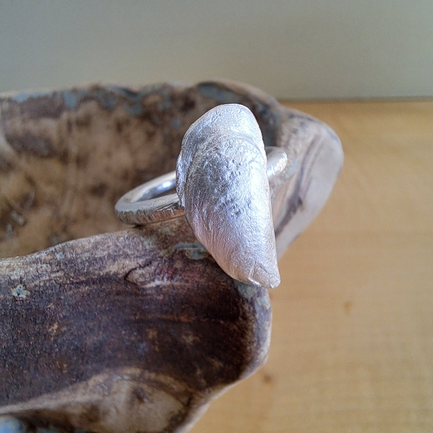 Carole Ramsden Silver - CR157 - Silver cast mussel shell ring