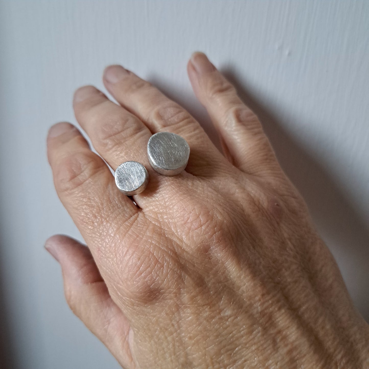 Carole Ramsden Silver - Floating pebble duo ring - Silver Challenge April
