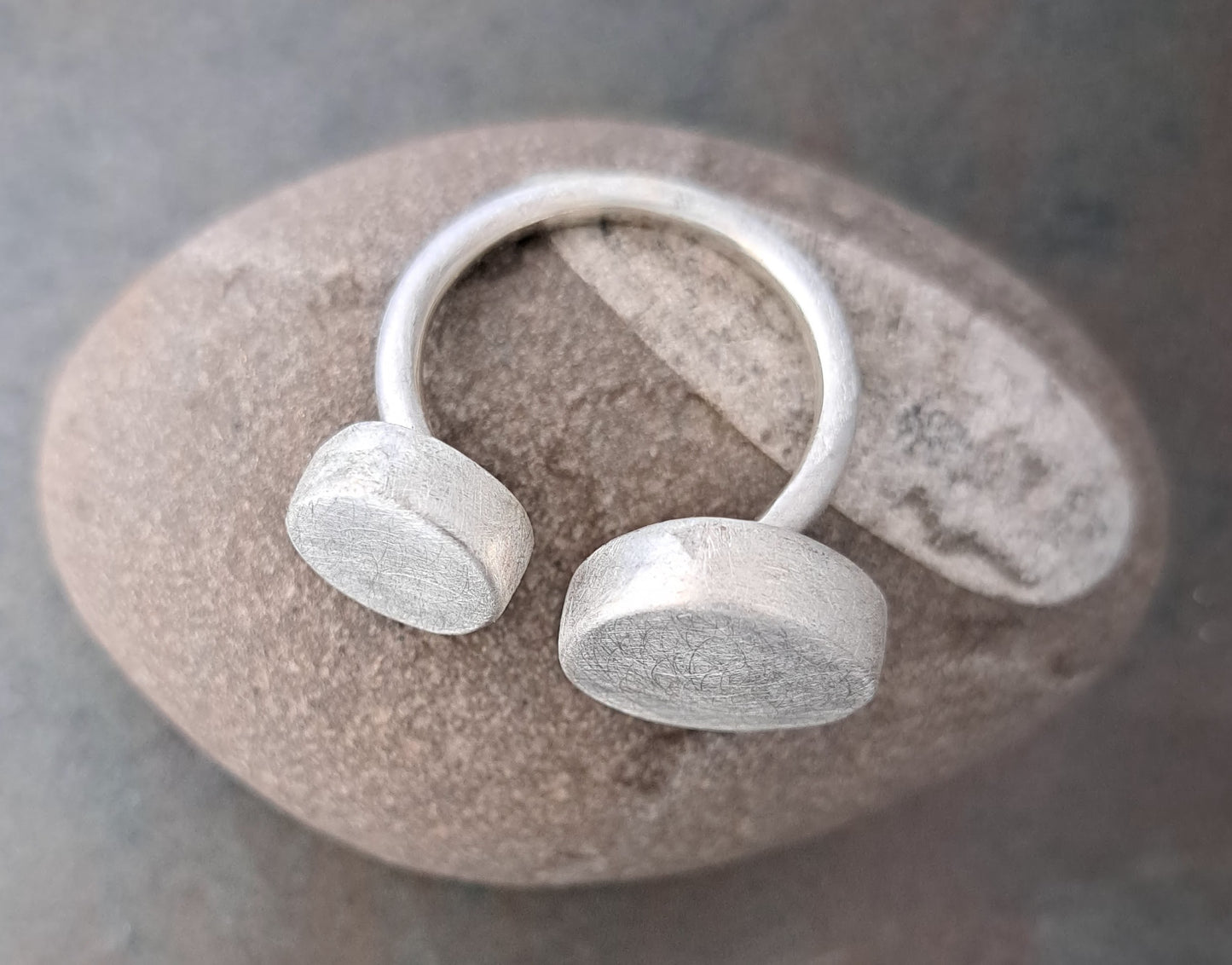 Carole Ramsden Silver - Floating pebble duo ring - Silver Challenge April