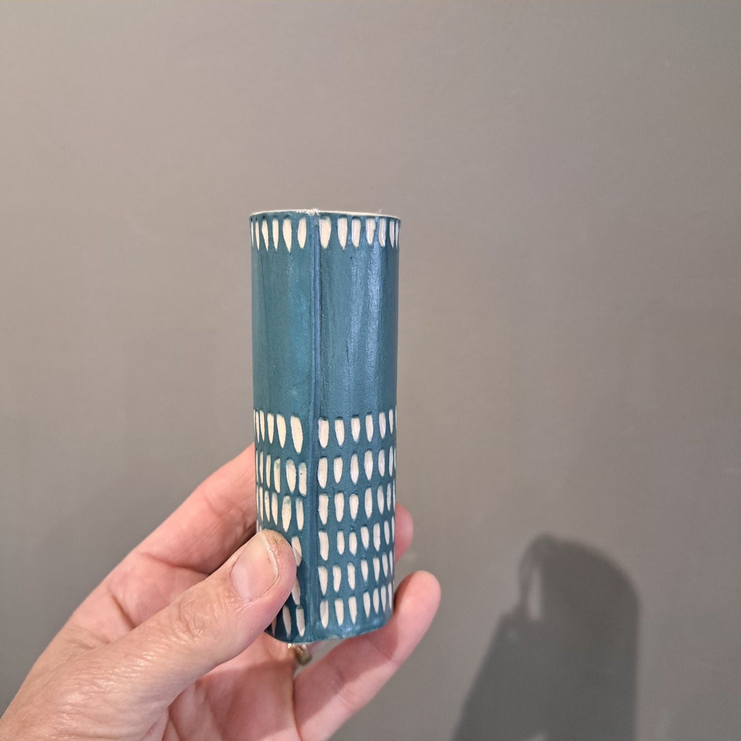 Natalie Elderton - Dark Green Dashed Cylinder Vase