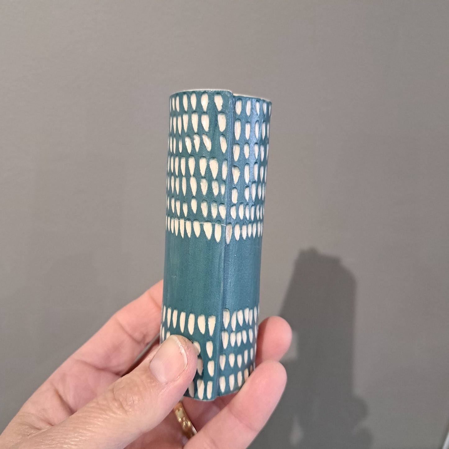 Natalie Elderton - Dark Green Dashed Cylinder Vase