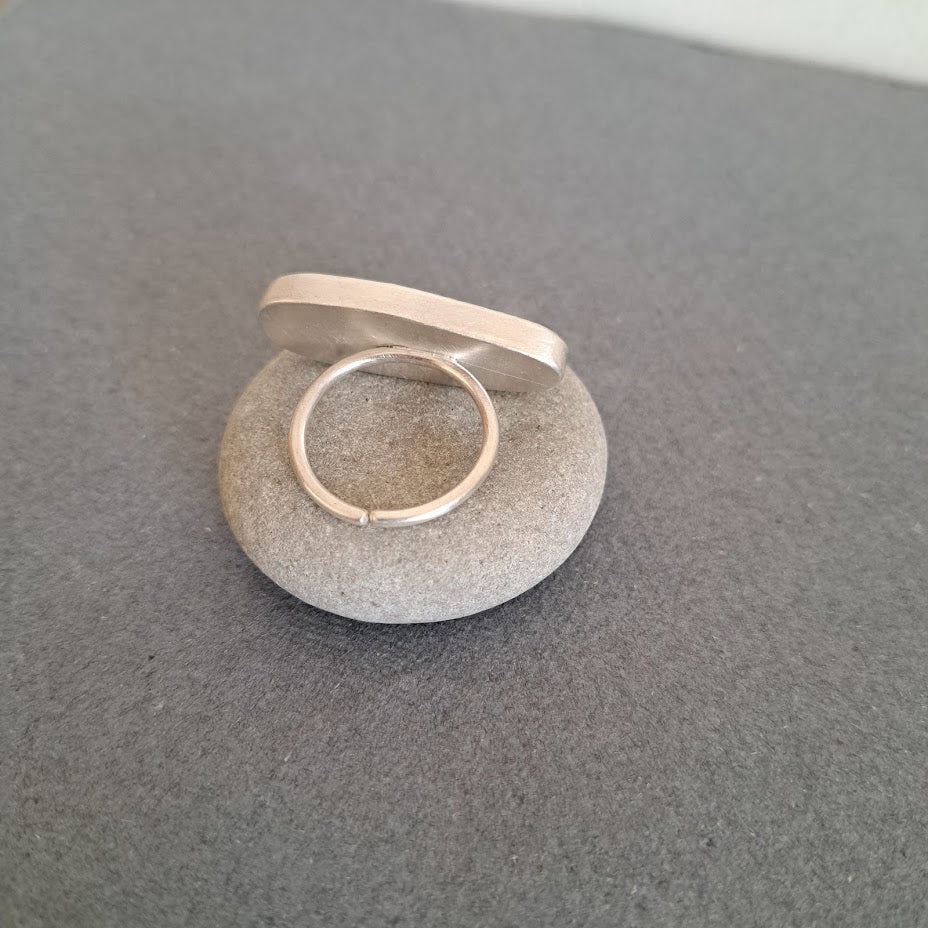 Carole Ramsden Silver - Basalt & quartz beach pebble statement ring