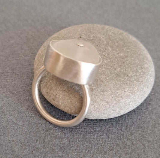 Carole Ramsden Silver - White sea glass riveted bezel ring