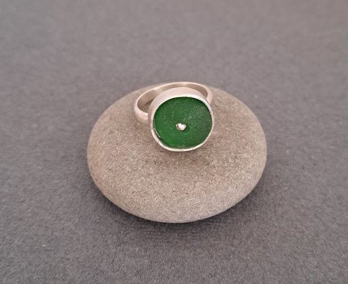 Carole Ramsden Silver - Kelly green sea glass riveted bezel ring