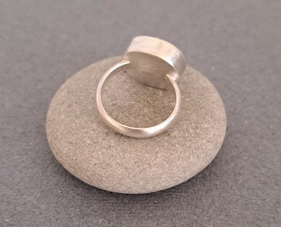 Carole Ramsden Silver - Kelly green sea glass riveted bezel ring