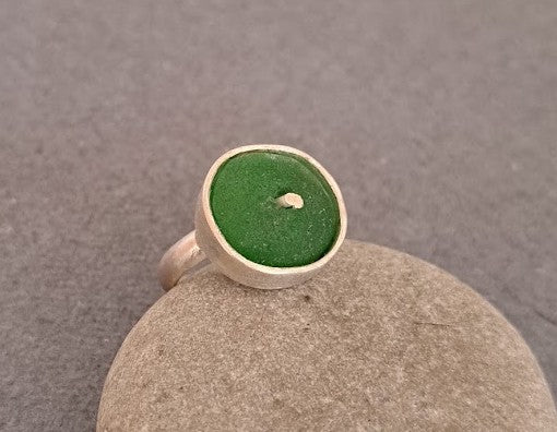 Carole Ramsden Silver - Kelly green sea glass riveted bezel ring