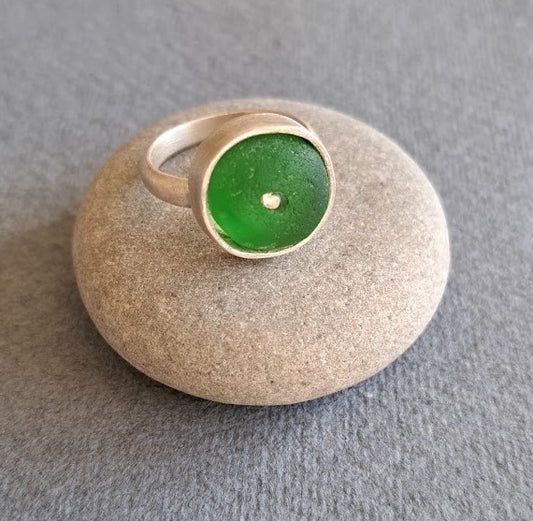 Carole Ramsden Silver - Kelly green sea glass riveted bezel ring