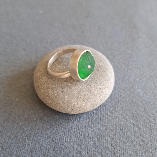 Carole Ramsden Silver - Kelly green sea glass riveted bezel ring