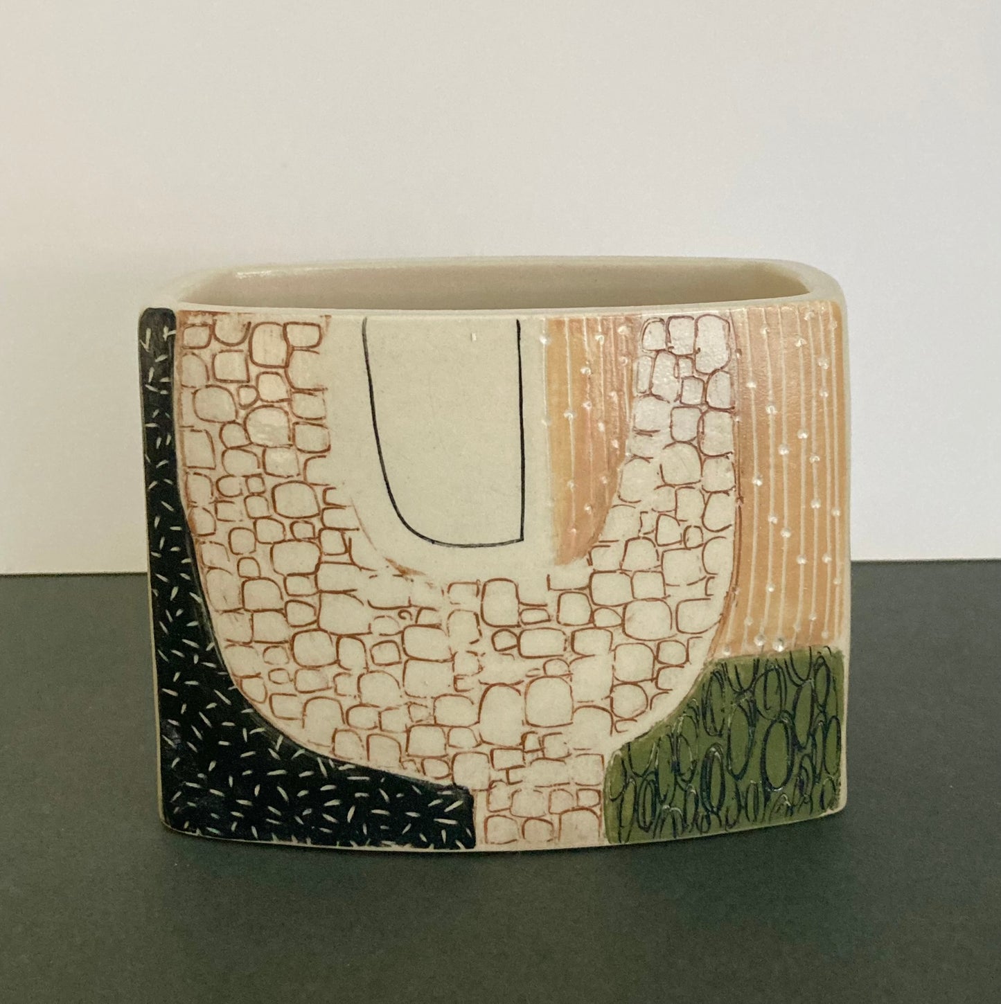 Anna-Marie Magson Vase Sgraffito Design - AM605