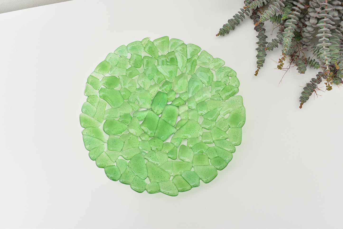 Tanja Entwistle Glass - BL-020 Melting Chrome Green Dish