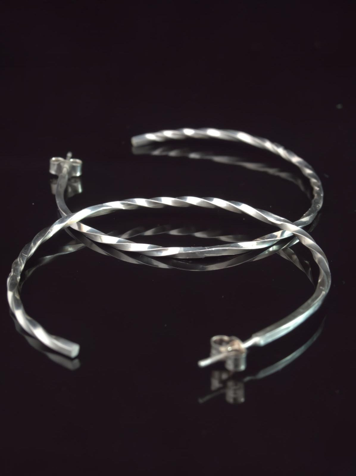 Anthea Peters - Twist Hoop earrings - Silver Challenge March