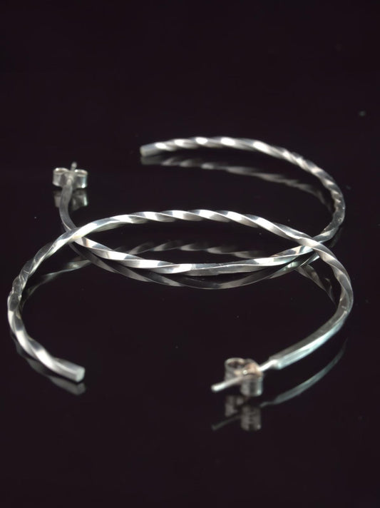 Anthea Peters - Twist Hoop earrings - Silver Challenge March
