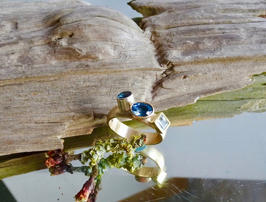 Louise Dwyer - Multi stone contemporary gold ring