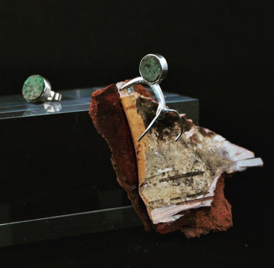 Anthea Peters - Silver snail stud earrings